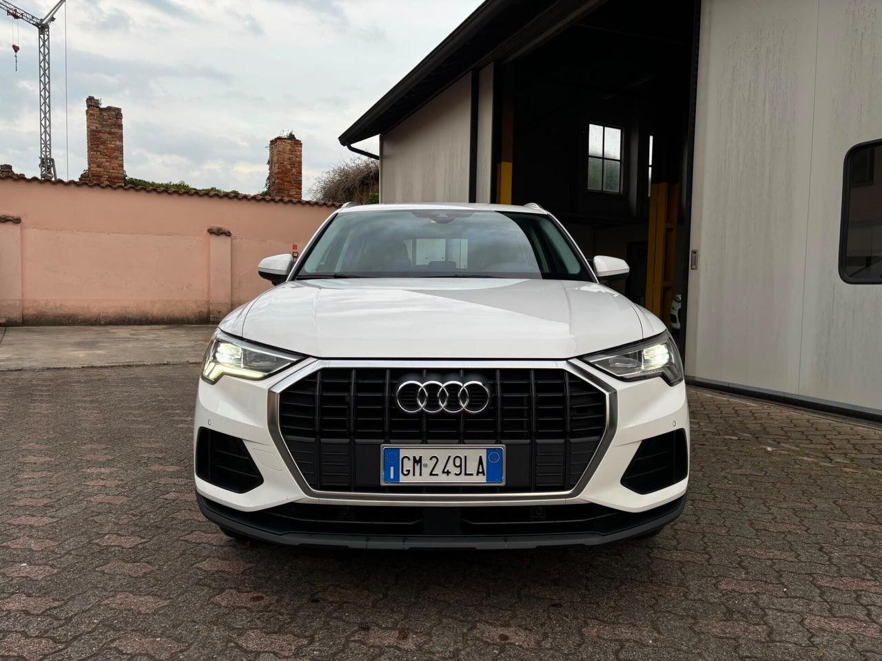 Audi Q3 45 TFSI e S tronic Business