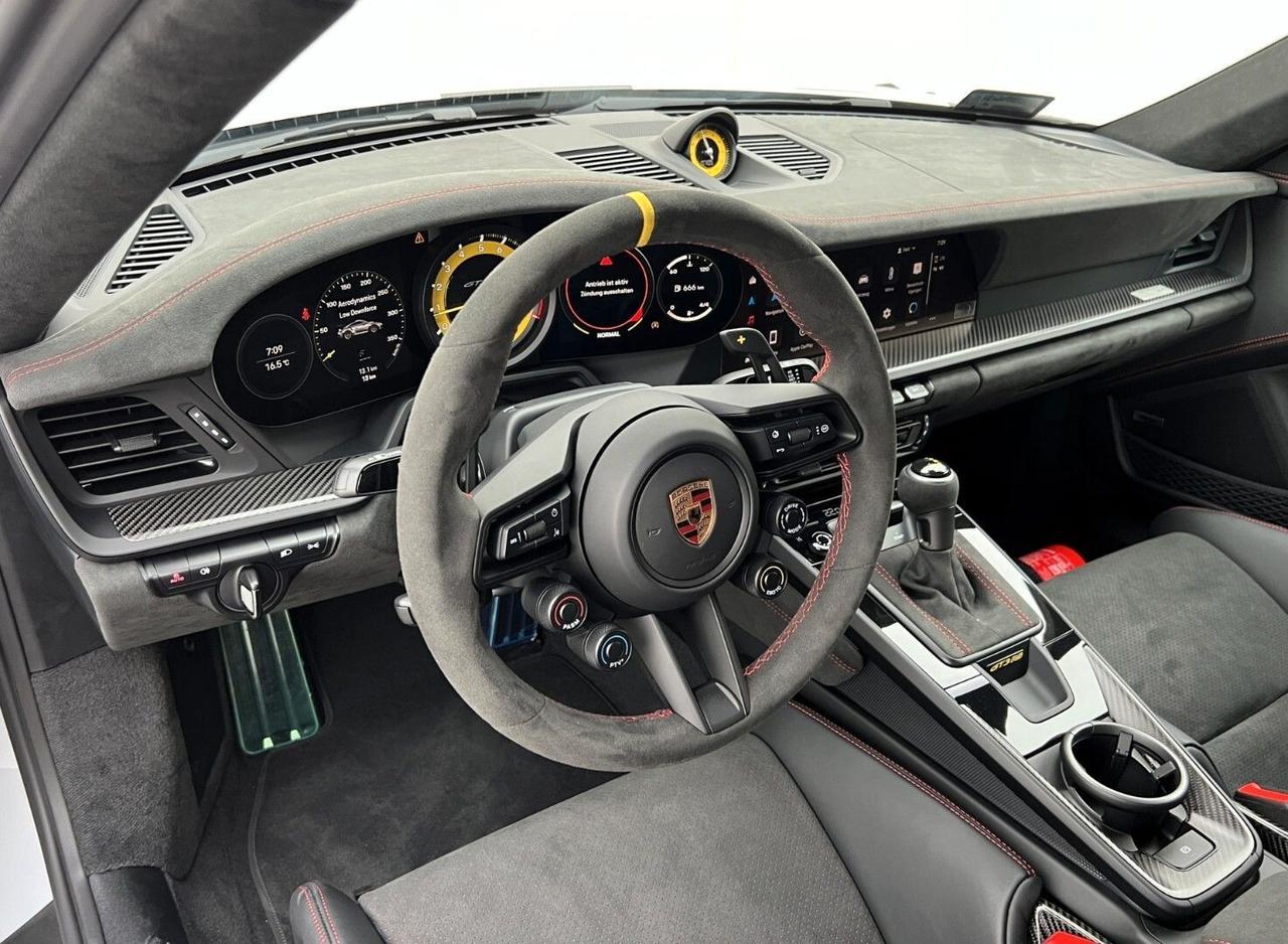 Porsche 911 GT3 RS Weissach