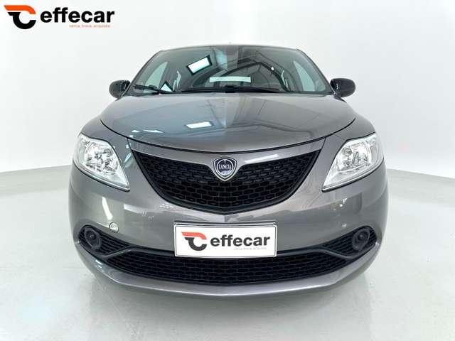 Lancia Ypsilon 1.2 69 CV 5 porte NEOPATENTATI