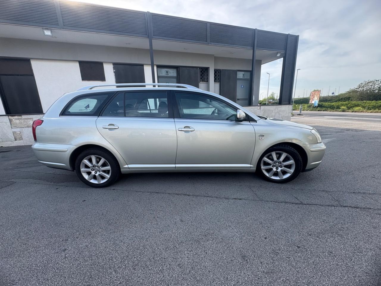 Toyota Avensis 2.0 D-4D 16V Station Wagon