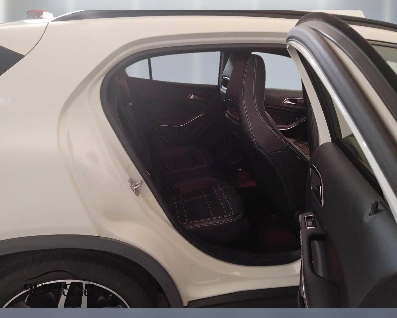 Mercedes-Benz GLA-X156 2014 - GLA 220 d (cdi) Sport 4matic 170cv auto