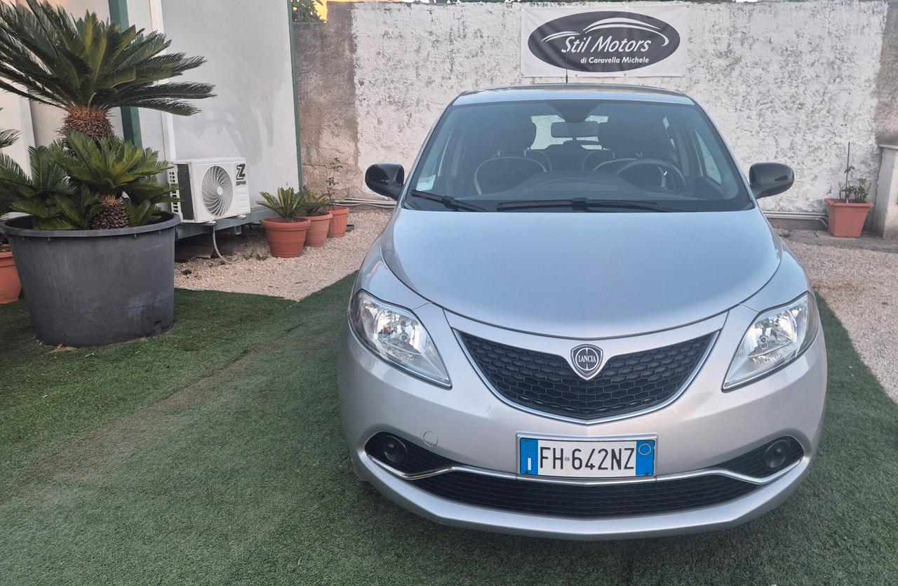 Lancia Ypsilon 1.2 69 CV 5 porte Silver