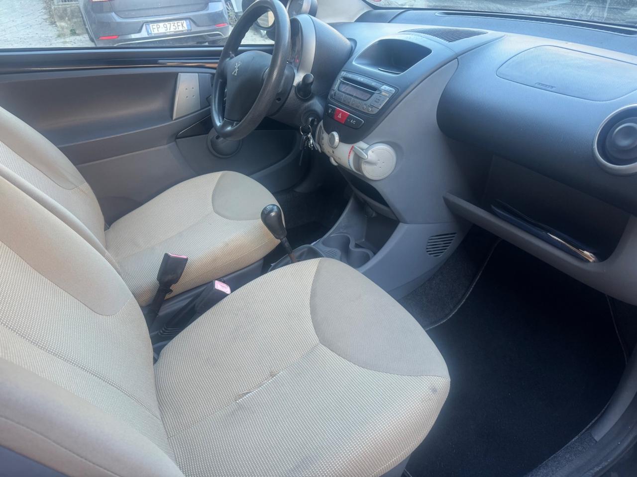 Peugeot 107 1.0 68CV 3p. Sweet Years 2006