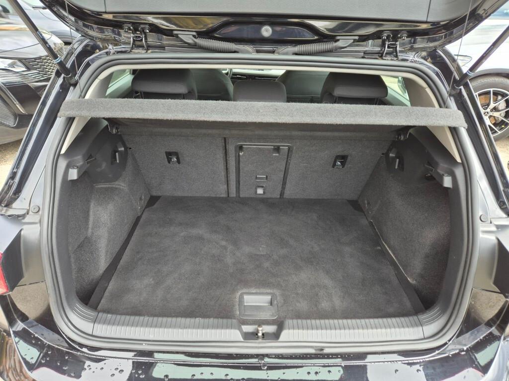 Volkswagen Golf 8 1.0 110CV eTSI EVO DSG Life