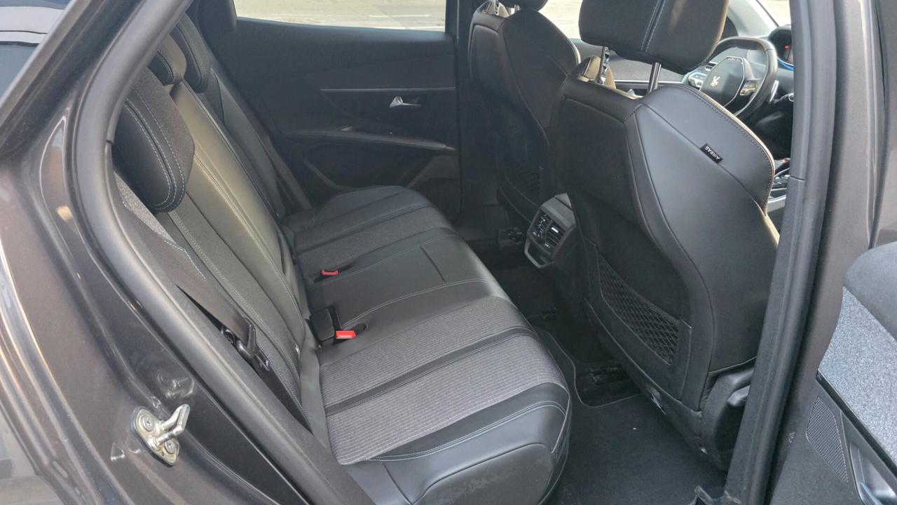 Peugeot 3008 Hybrid 225 e-EAT8 Allure Pack