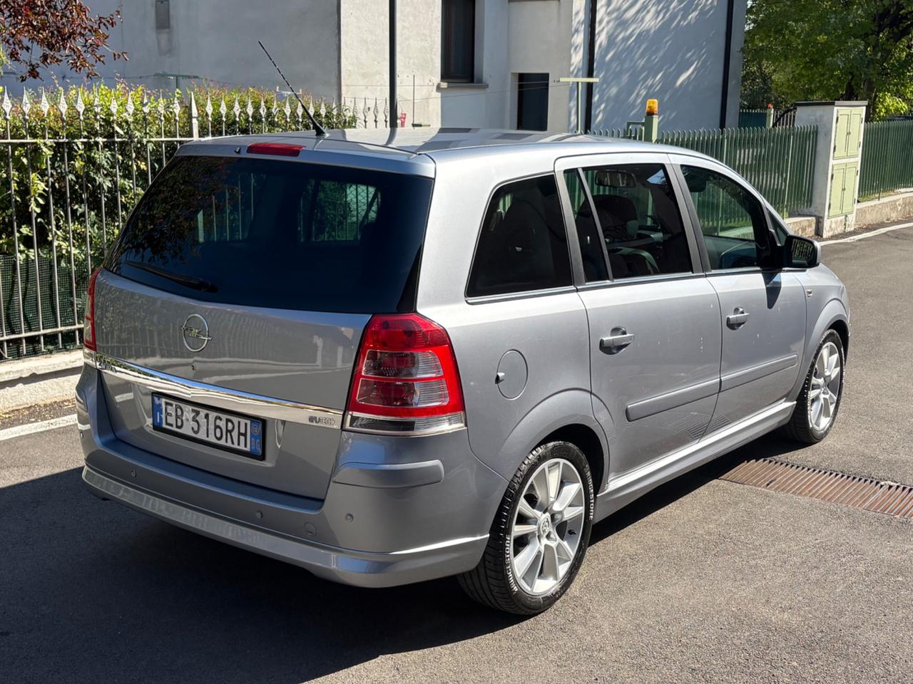 Opel Zafira 1.8 16V GPL-TECH Cosmo 7 POSTI