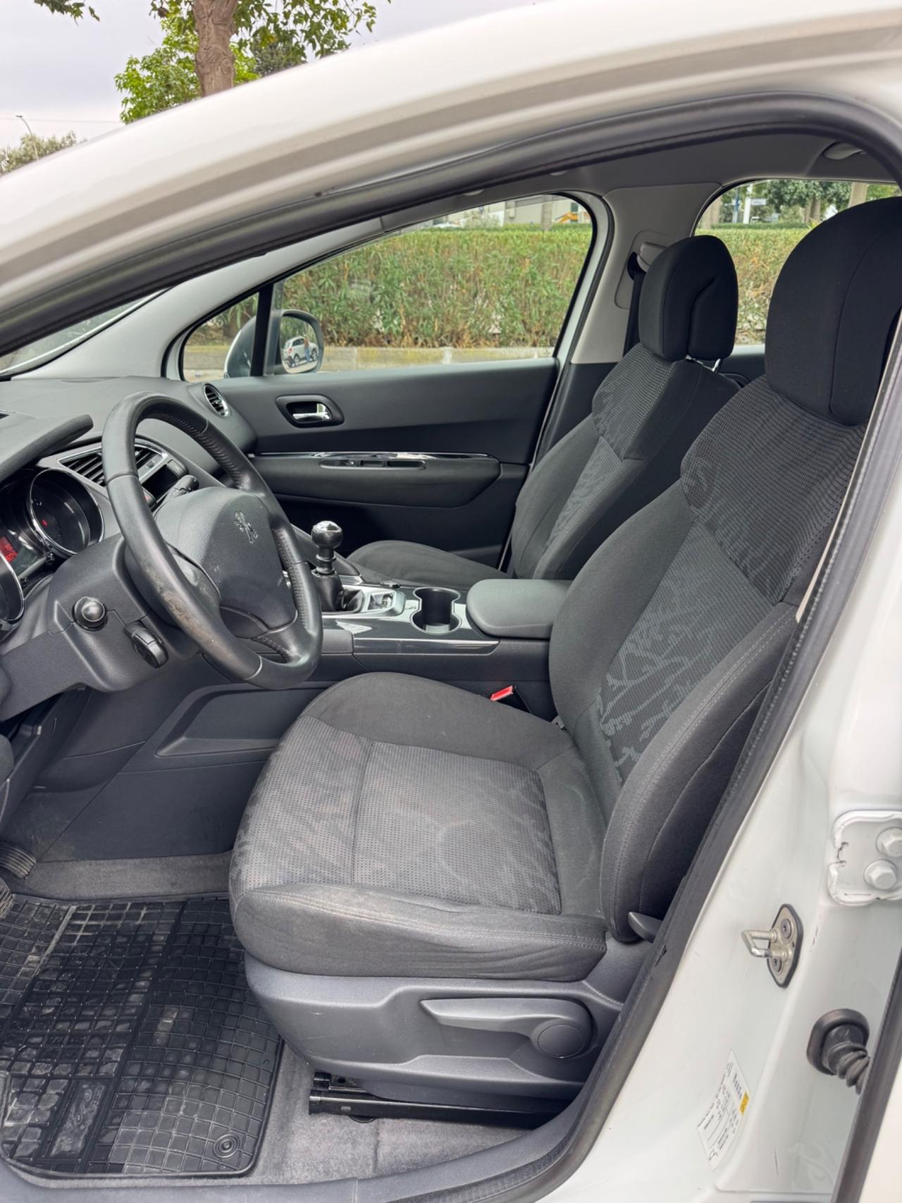 Peugeot 3008 1.6 HDi 115CV Allure