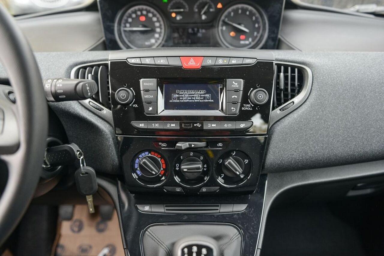 LANCIA Ypsilon III 2021 - Ypsilon 1.0 firefly hybrid Silver s&s 70cv