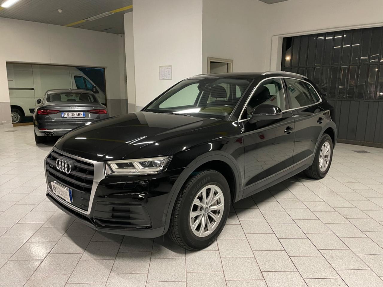 Audi Q5 2.0 TDI quattro S tronic Business Led Navy