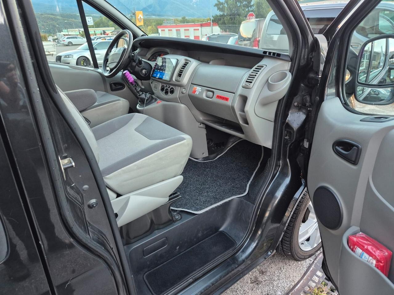 RENAULT TRAFIC 8 POSTI VERGLAST