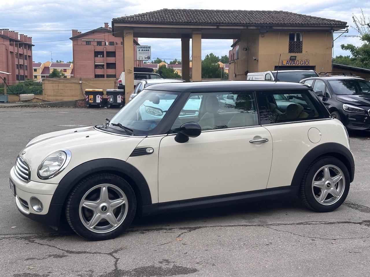 Mini 1.6 16V Cooper Benzina interni pelle