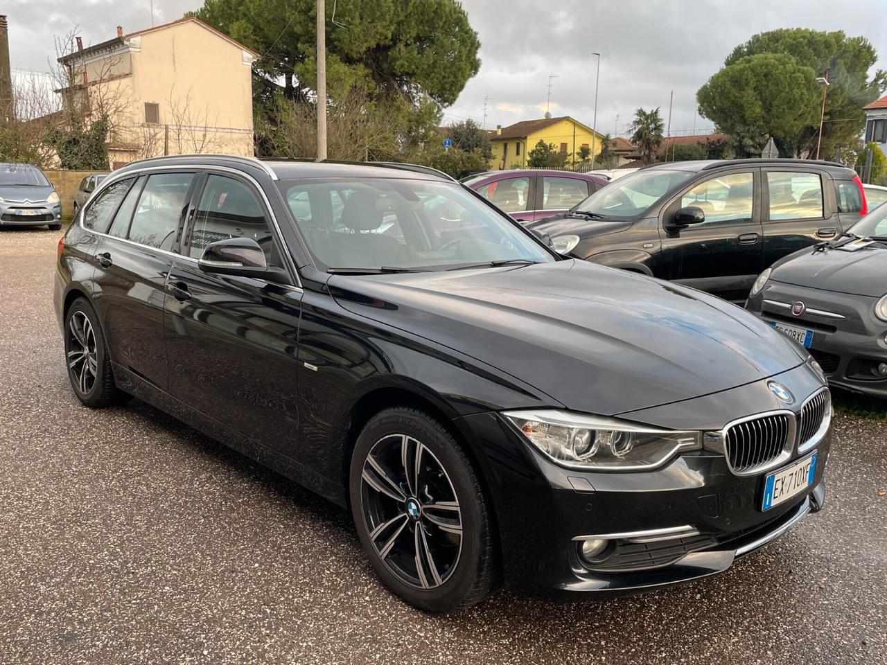 Bmw 318 318d Touring Luxury aut. NEOPATENTATI - GANCIO TRAINO