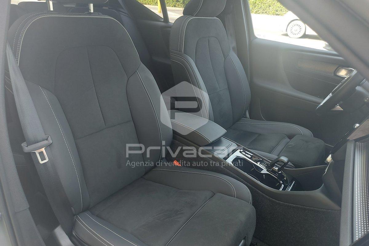VOLVO XC40 B3 automatico Ultra Dark