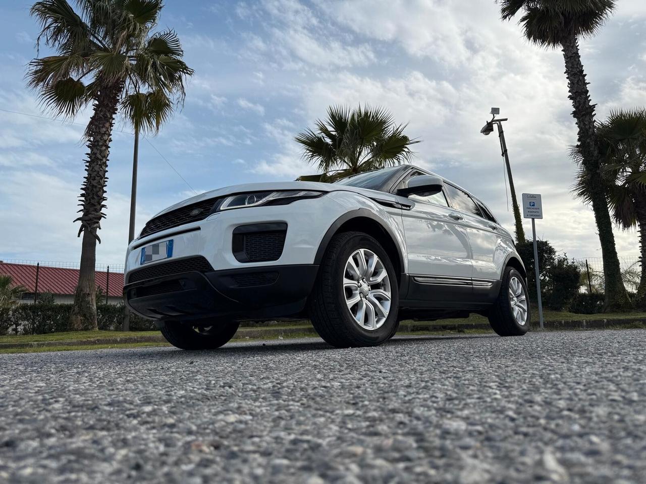 Land Rover Range Evoque 2.2 TD4 5p. Pure
