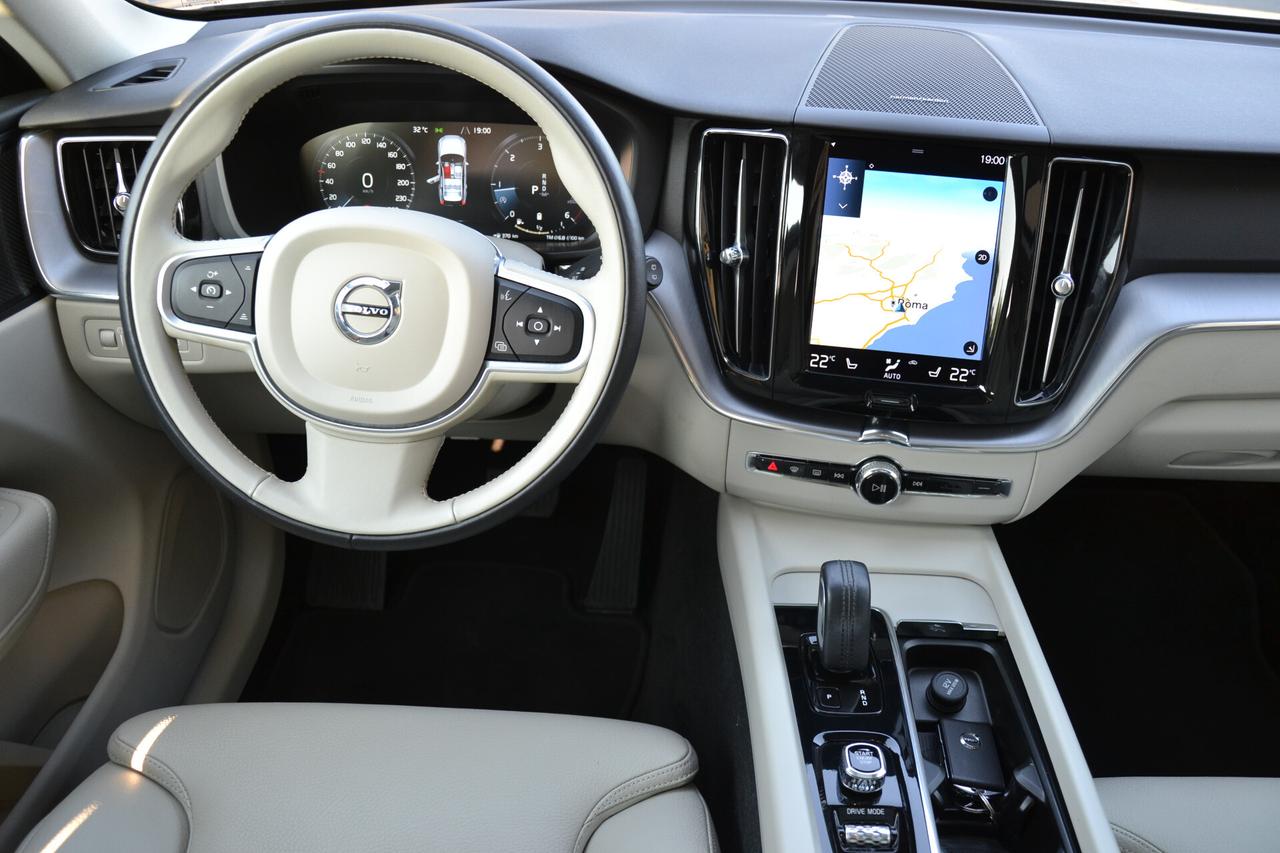 Volvo XC 60 2.0 B4 197CV HYBRID/DIESEL AWD **TETTO PELLE NAV**
