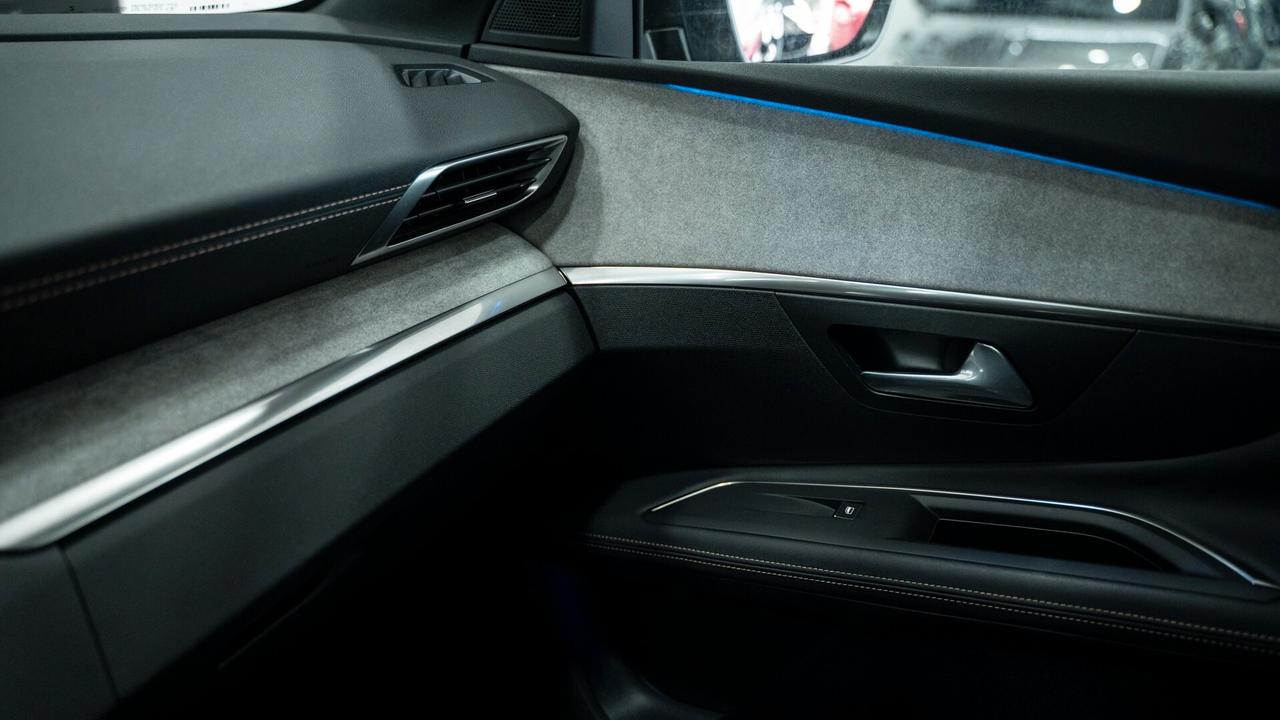 Peugeot 3008 1.5 BLUEHDI GT PACK SES 131 CV EAT8 AUTO VIRTUAL FULL OPTIONAL