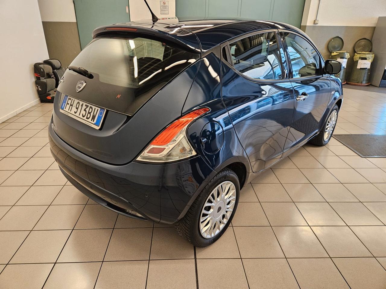 Lancia Ypsilon 1.2 69 CV 5 porte Silver