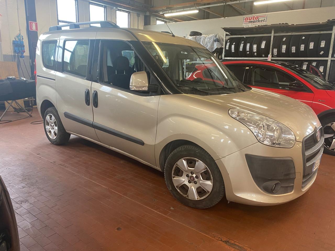 Fiat doblo 5 posti autocarro iva esposta
