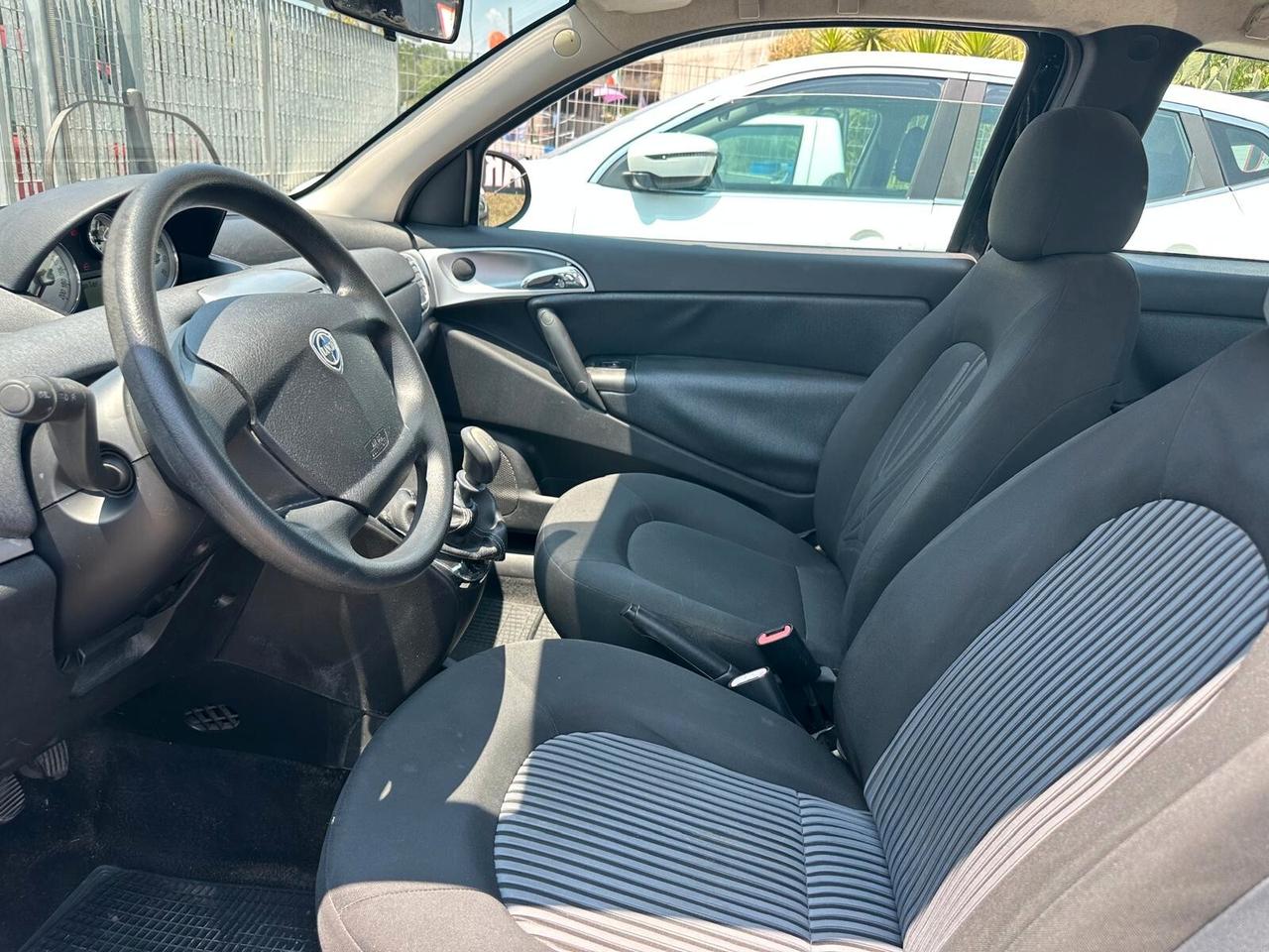 Lancia Ypsilon 1.2 69 CV Unyca-11/2011