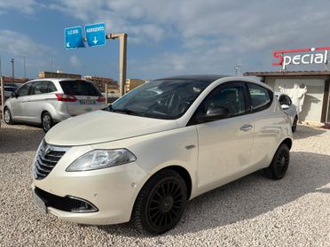 Lancia Ypsilon 0.9 TwinAir 85 CV 5 porte S&S Black&Red