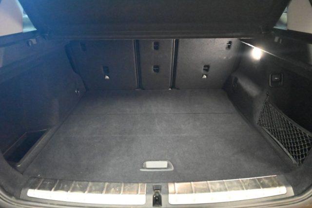 BMW X1 SDRIVE 18d SPORT BLACKLINE AUT.NAVI LED18"TEL FULL