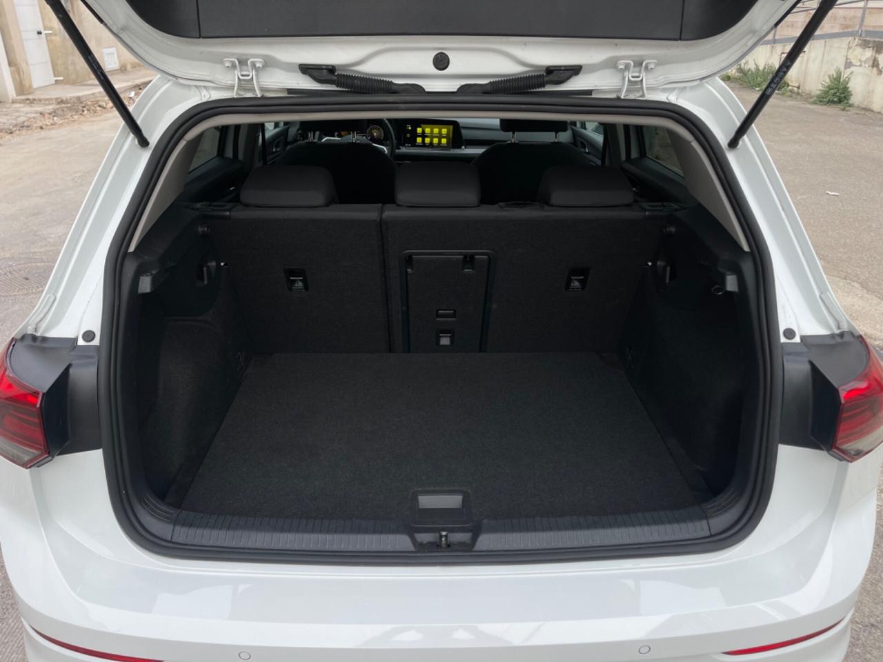 VOLKSWAGEN GOLF VIII 2.0 TDI 150CV DSG 2022