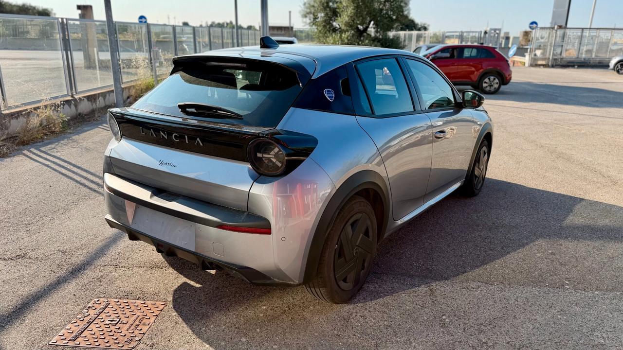 Lancia Ypsilon Hybrid e-DCT