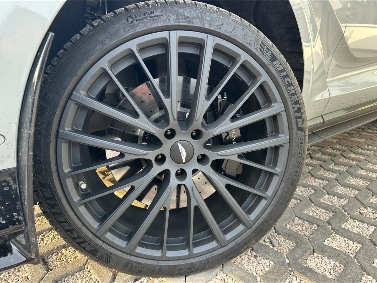 Aston Martin DBX DBX707