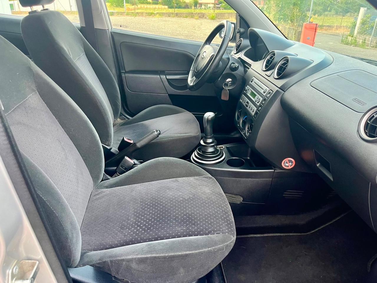 Ford Fiesta 1.2benz 2004 104.000km per neopatentati