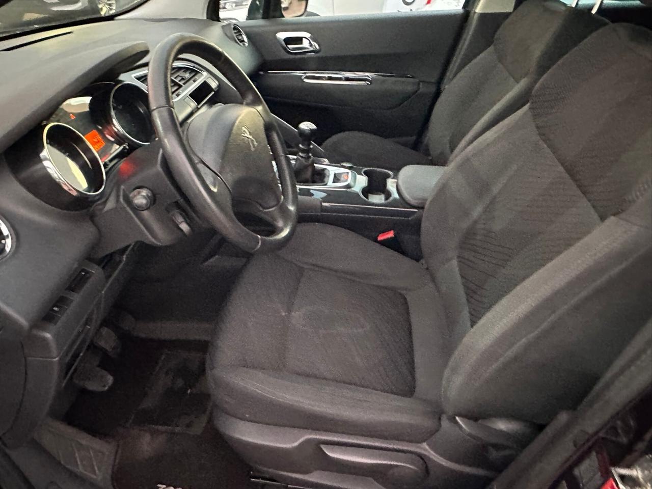 Peugeot 3008 1.6 HDi 115CV Allure