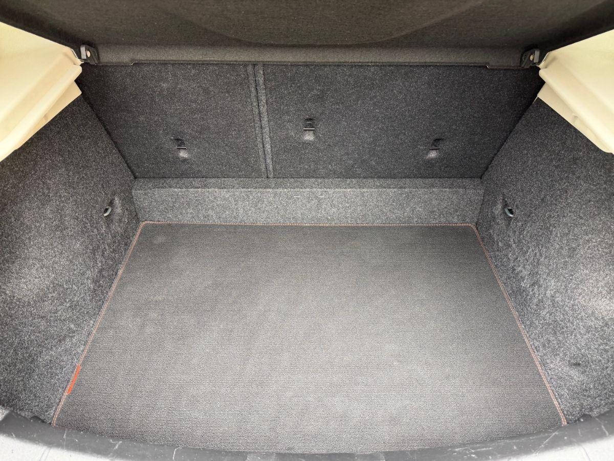 VOLVO - V40 Cross Country - D2 Volvo Ocean Race