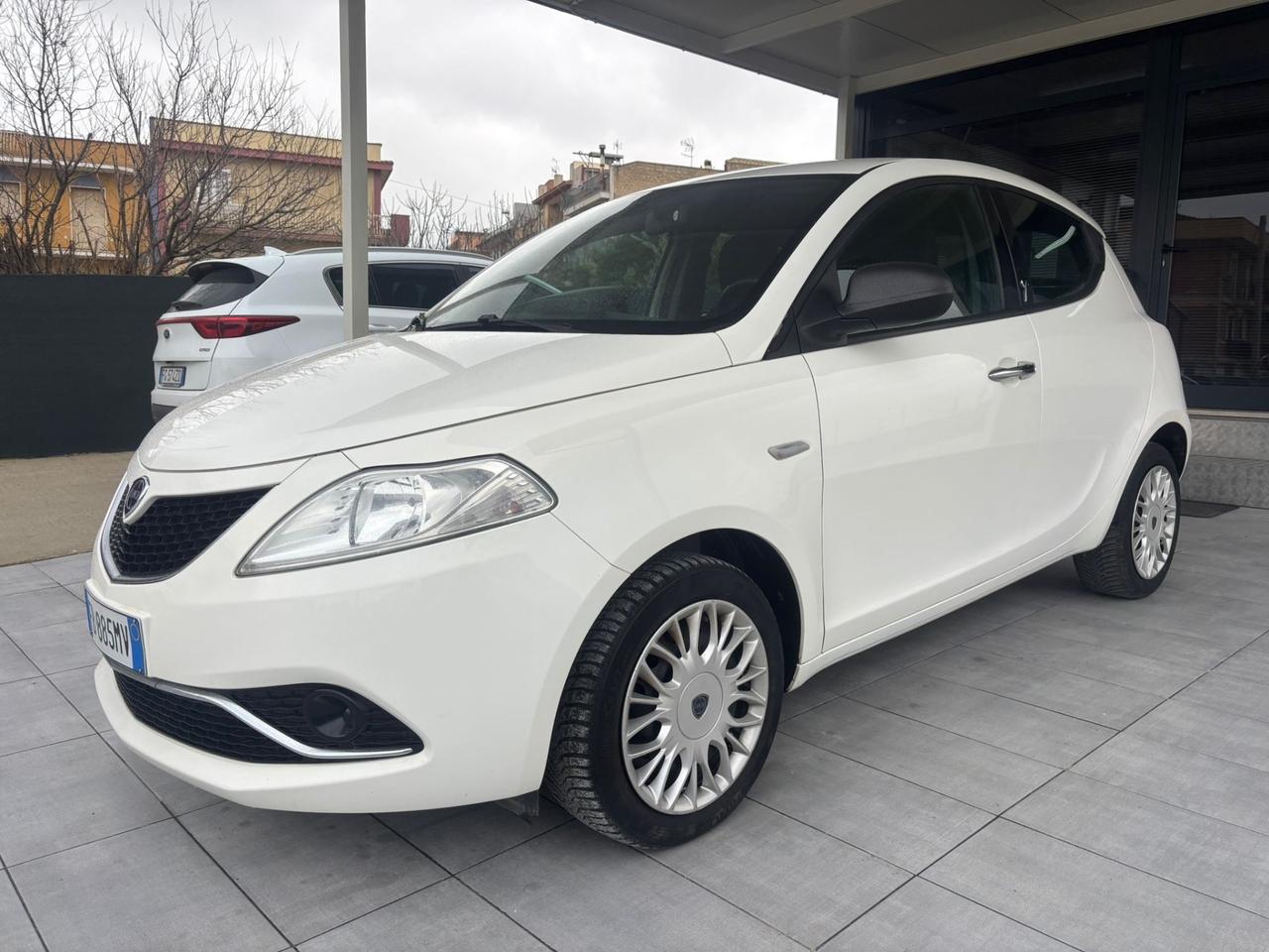 Lancia Ypsilon 1.2 69 CV 5 porte Silver