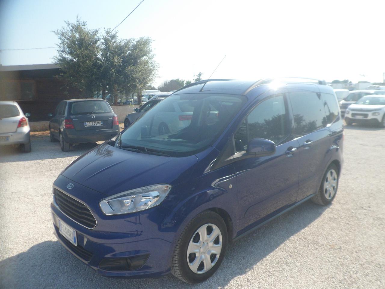 Ford Tourneo Courier 5 posti autovettura