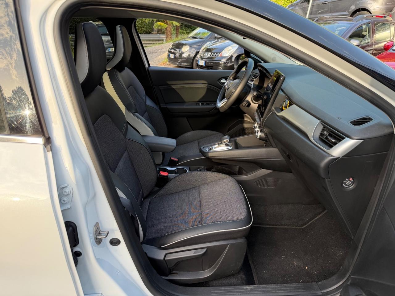 Renault Captur Full Hybrid E-Tech 145 CV Techno bianco perla