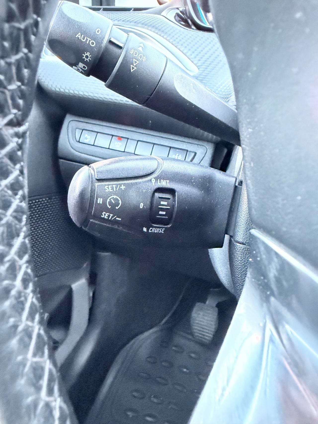 Peugeot 2008 1.6 e-HDi 92 CV Stop&Start Urban Cross