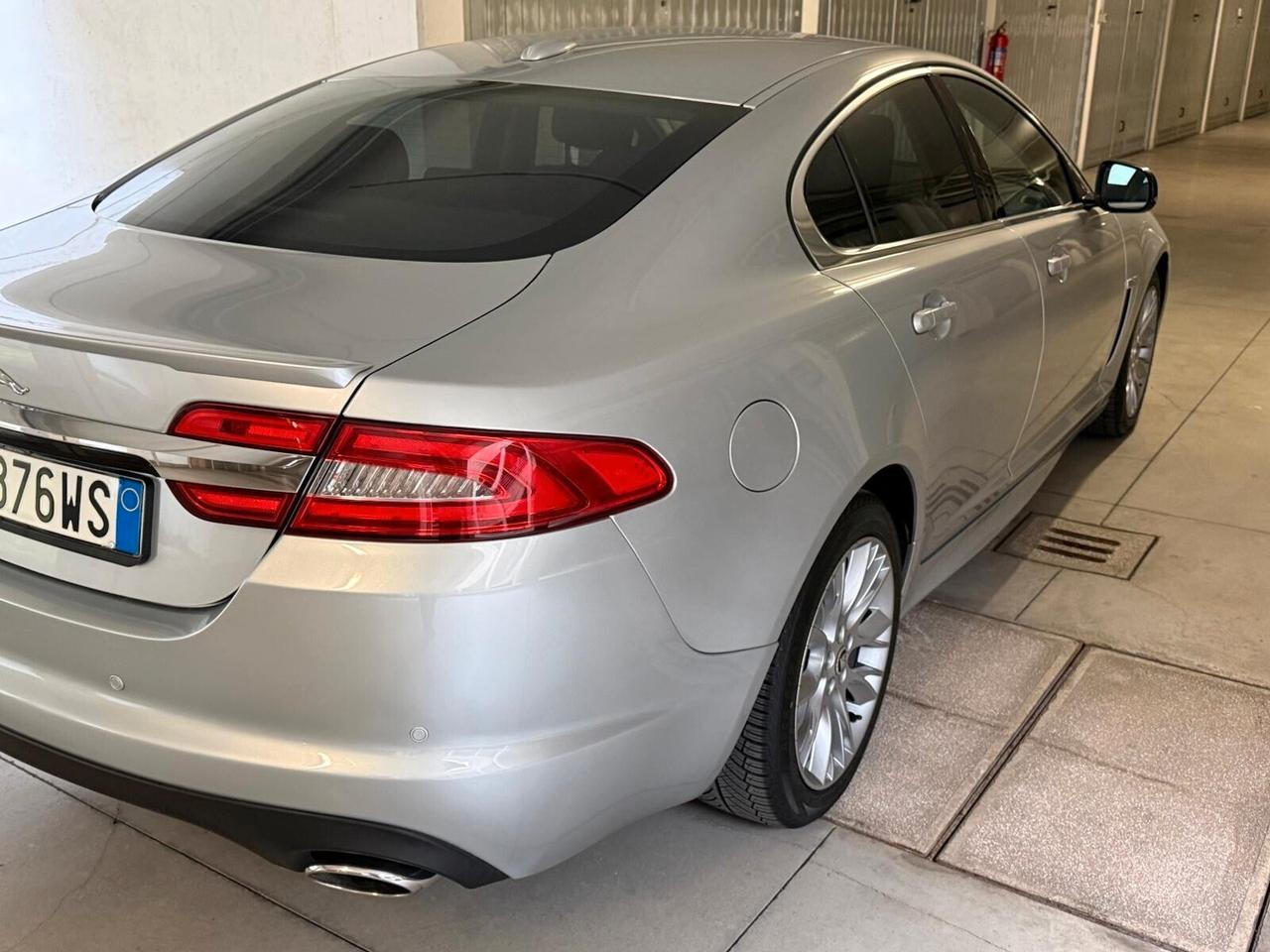 Jaguar XF 2.2 D 190 CV Impeccabile, finanziabile, pacchetto R design