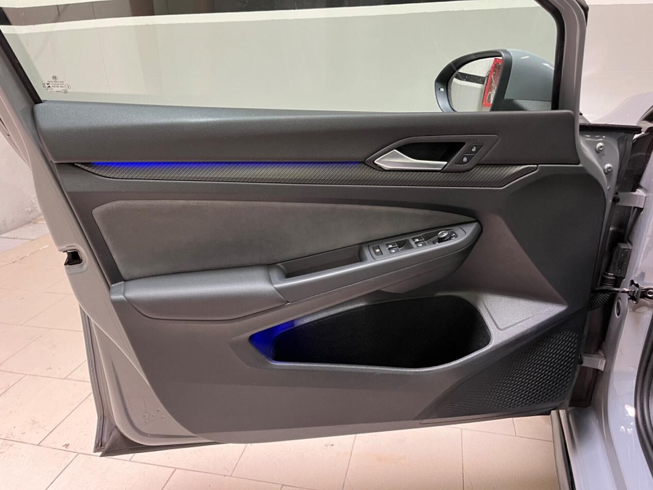 Volkswagen Golf 1.5 eTSI 130 CV DSG R-Line