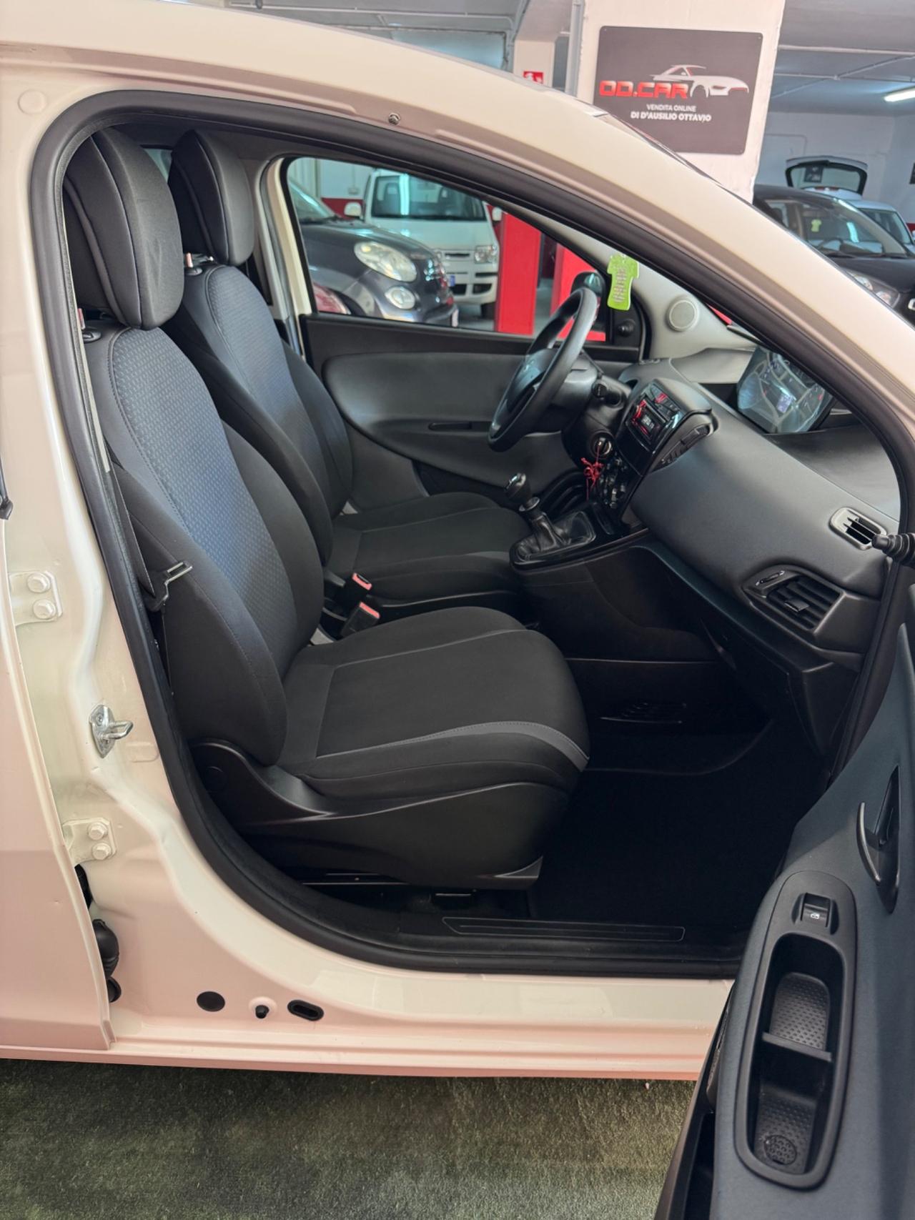 Lancia Ypsilon 1.2 69 CV 5 porte GPL Ecochic Silver