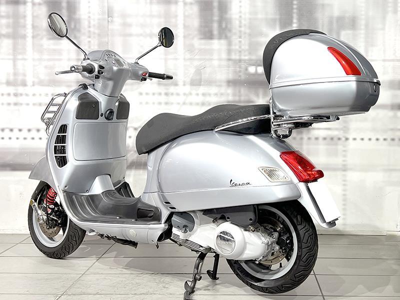 Piaggio Vespa GTS 250