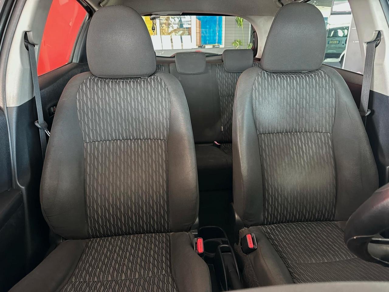 TOYOTA YARIS 1.0 LOUNGE