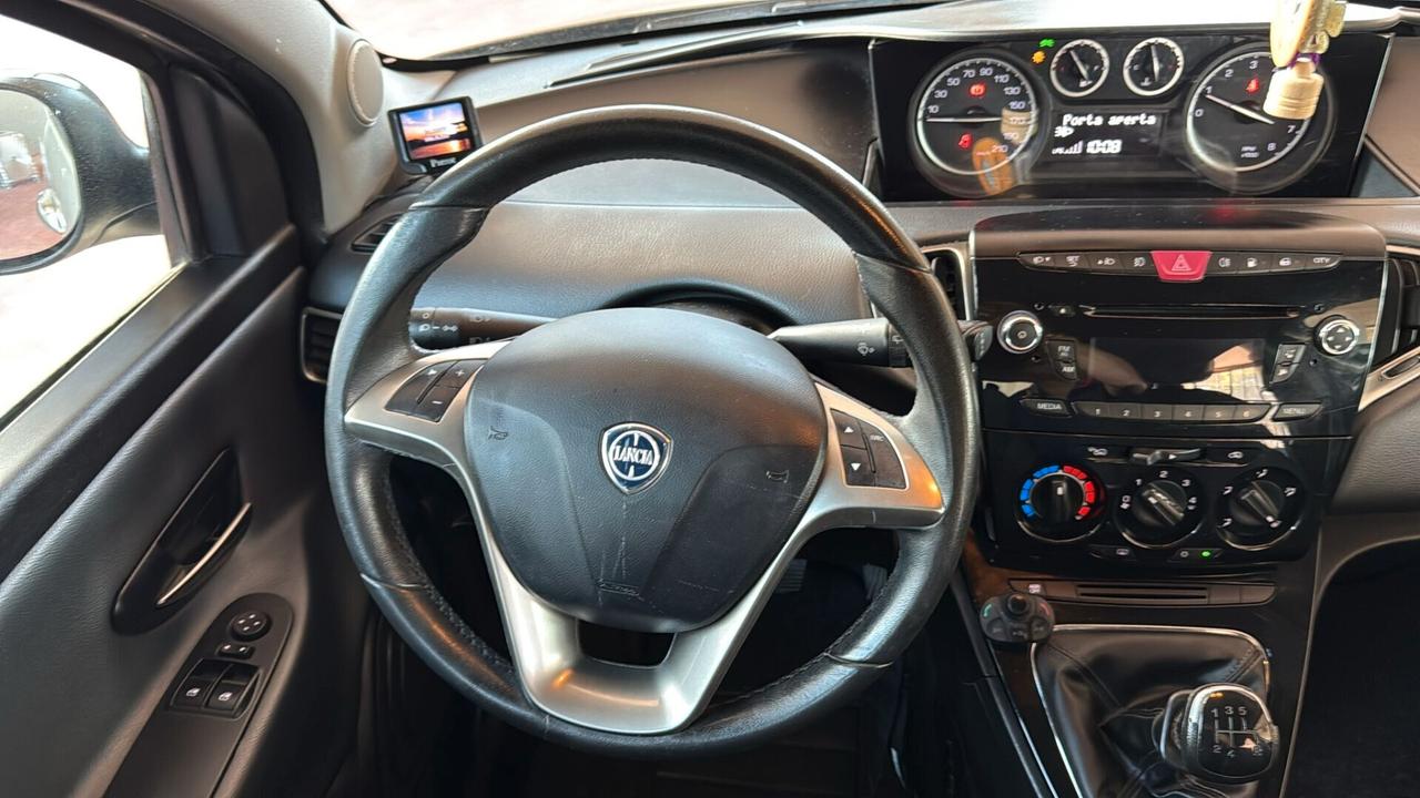 Lancia Ypsilon 1.2 69 CV 5 porte GPL Ecochic Silver