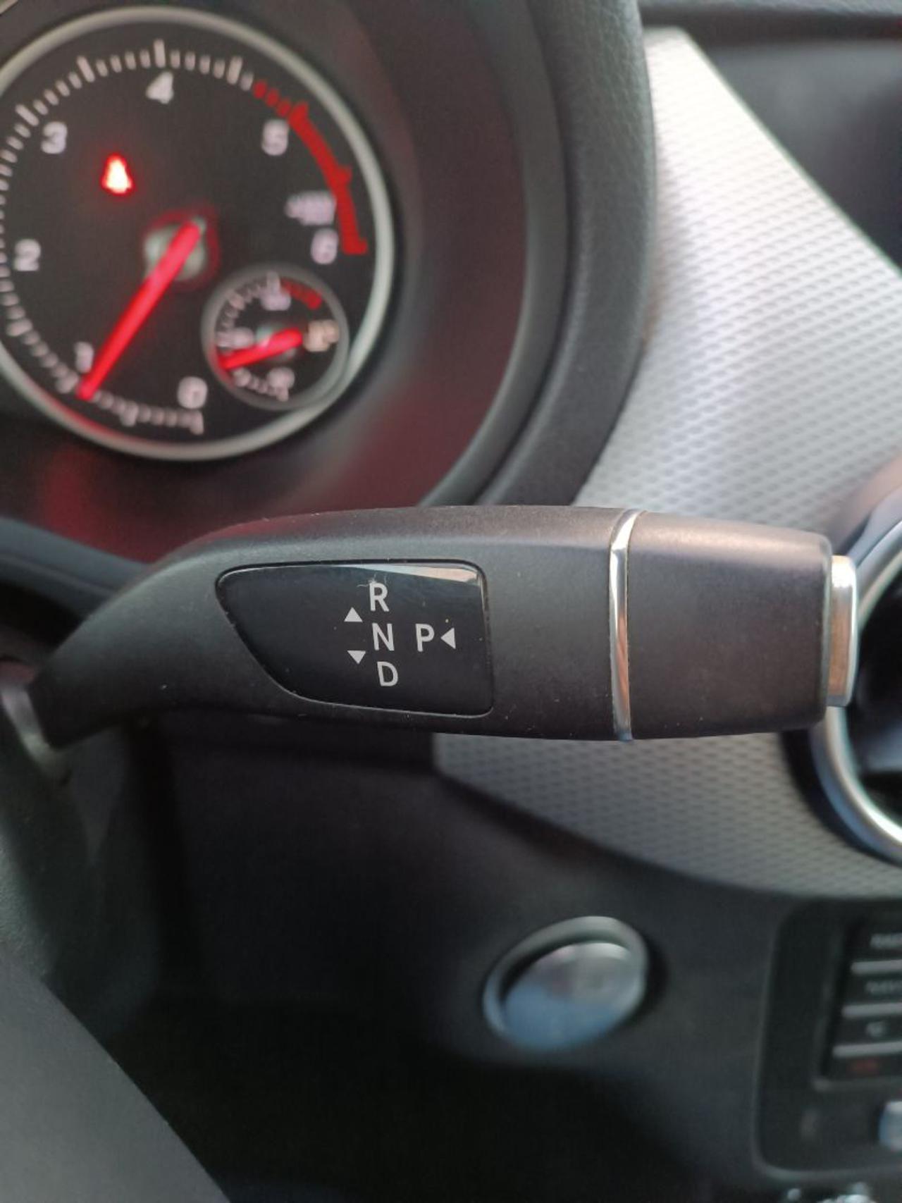 MERCEDES-BENZ B 180 d Automatic Sport