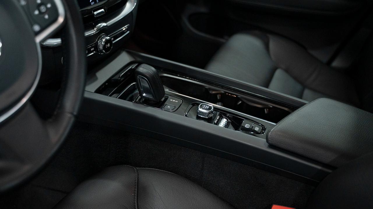 Volvo XC 60 XC60 B4 2.0 AWD GEARTRONIC BUSINESS PLUS PELLE LED NAVI FULL OPTIONAL