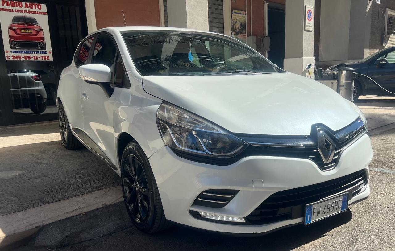 Renault Clio dCi 8V 75 CV 5 porte Moschino Life