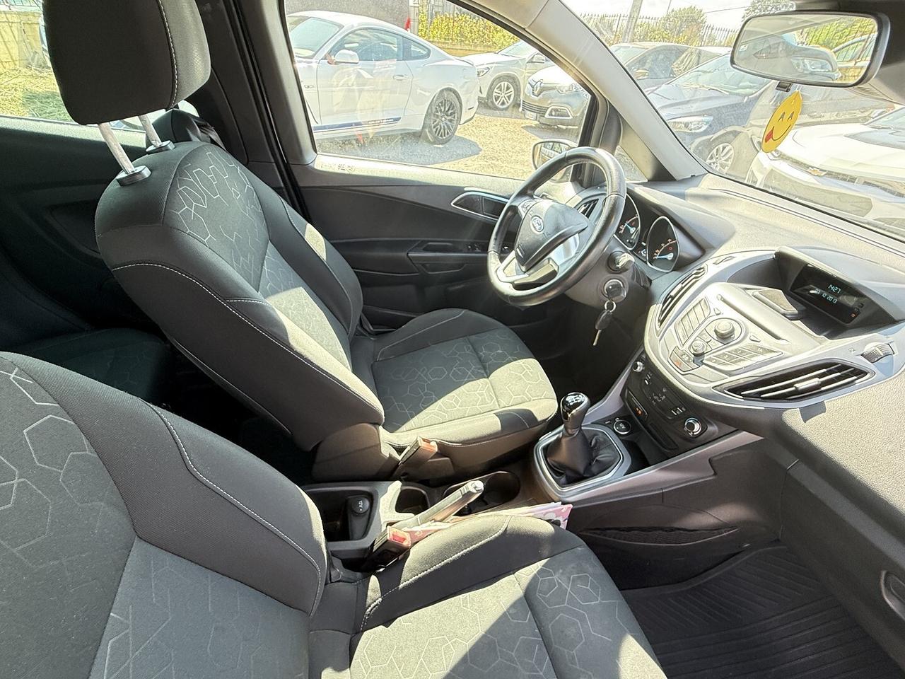 FORD B MAX ADATTA NEOPATENTATI