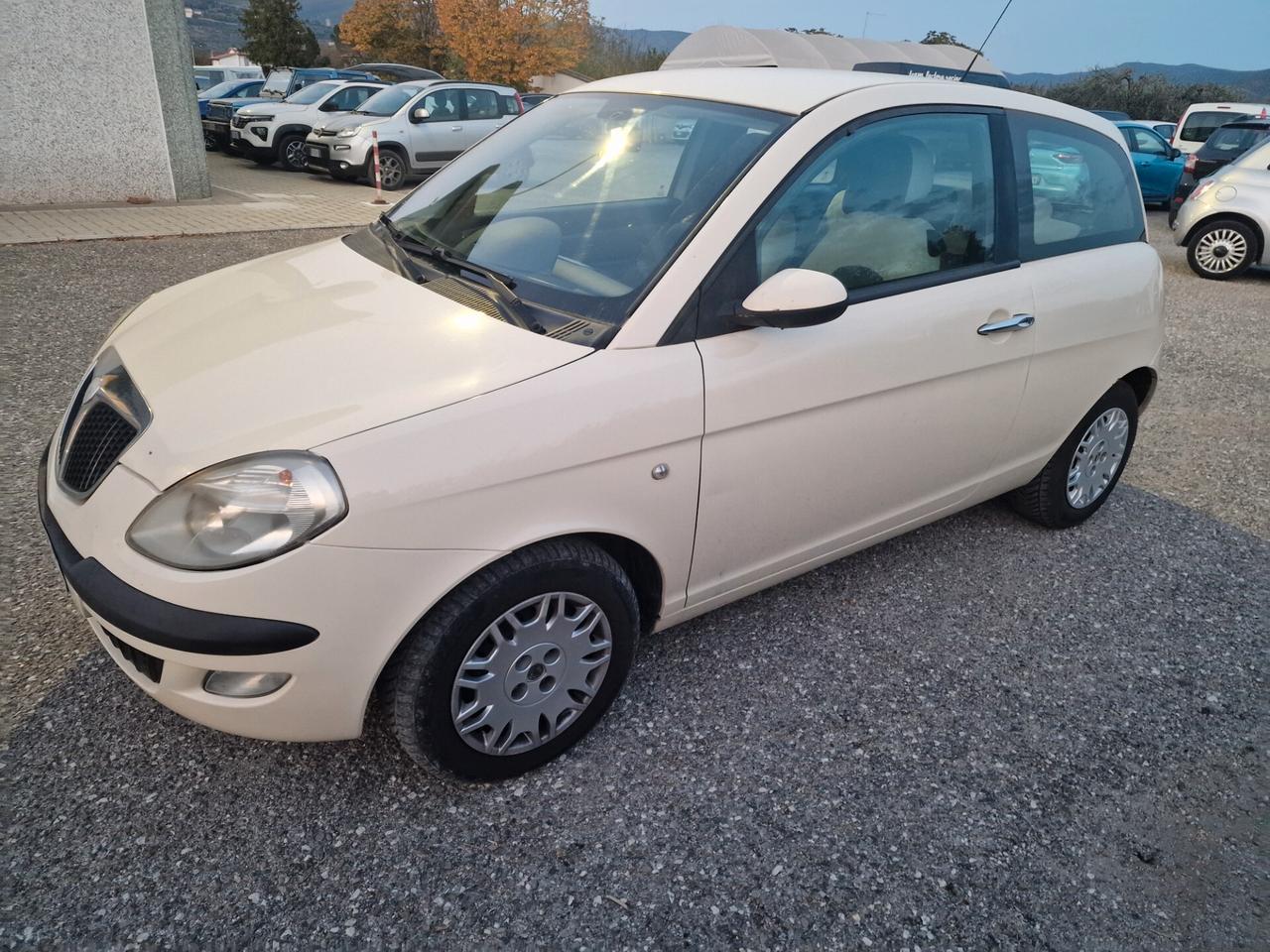 Lancia Ypsilon 1.3 MJT 75 CV Argento