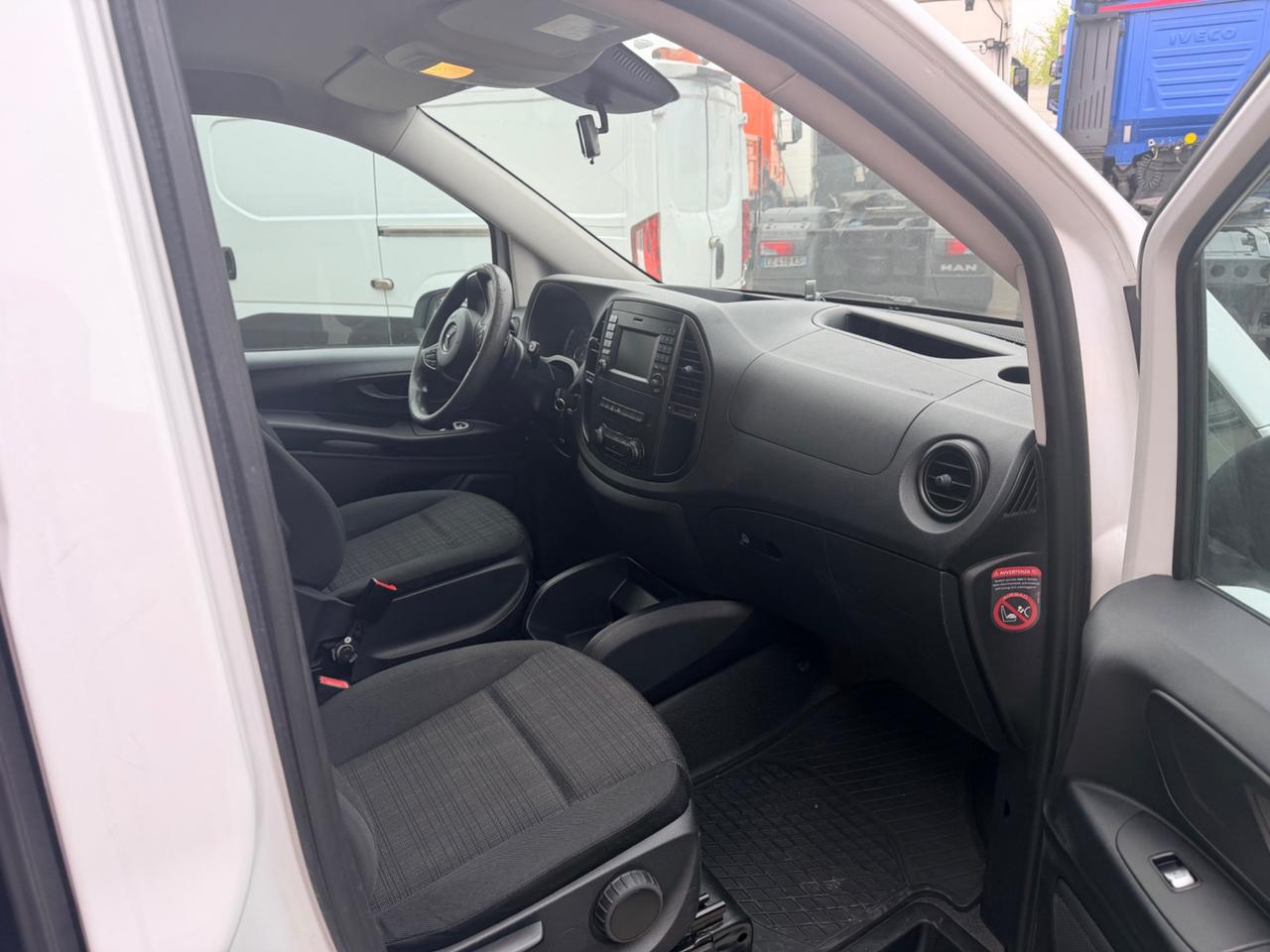 Mercedes Benz Vito 114 Mixto 5 posti