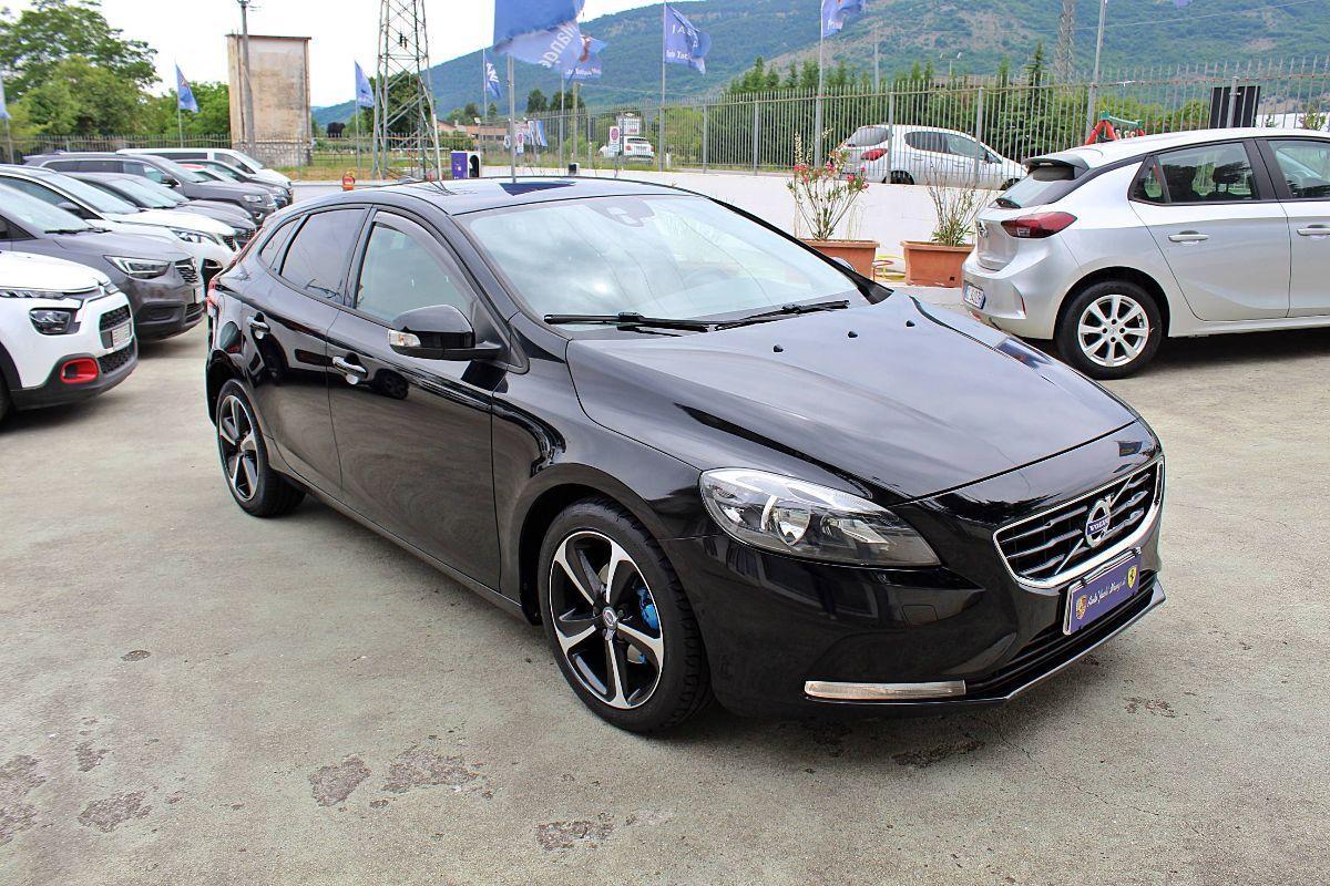 VOLVO - V40 - D2 R-design Kinetic