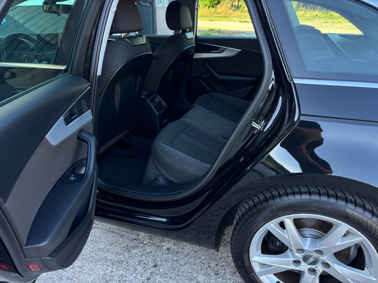 Audi A4 Avant 2.0 TDI 150 CV ultra Sport. Garanzia