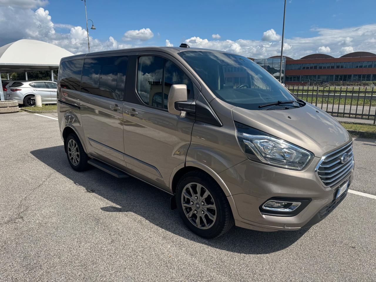 Ford Tourneo Custom Tit. 2.0MHVE 130CV PassoC. 8p